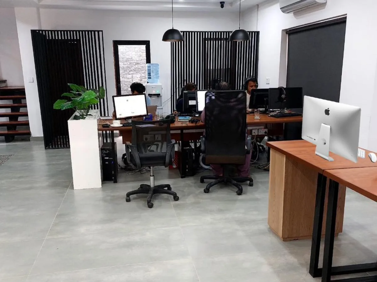 Developer desks at the Whetstonez Lahore office